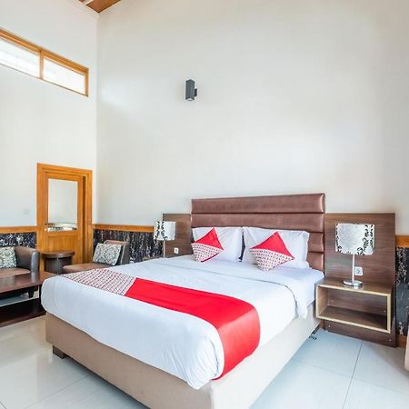 Oyo 1210 Nice Guesthouse Bandung Eksteriør billede