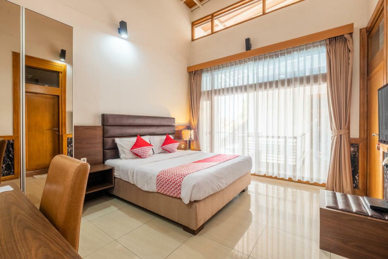 Oyo 1210 Nice Guesthouse Bandung Eksteriør billede
