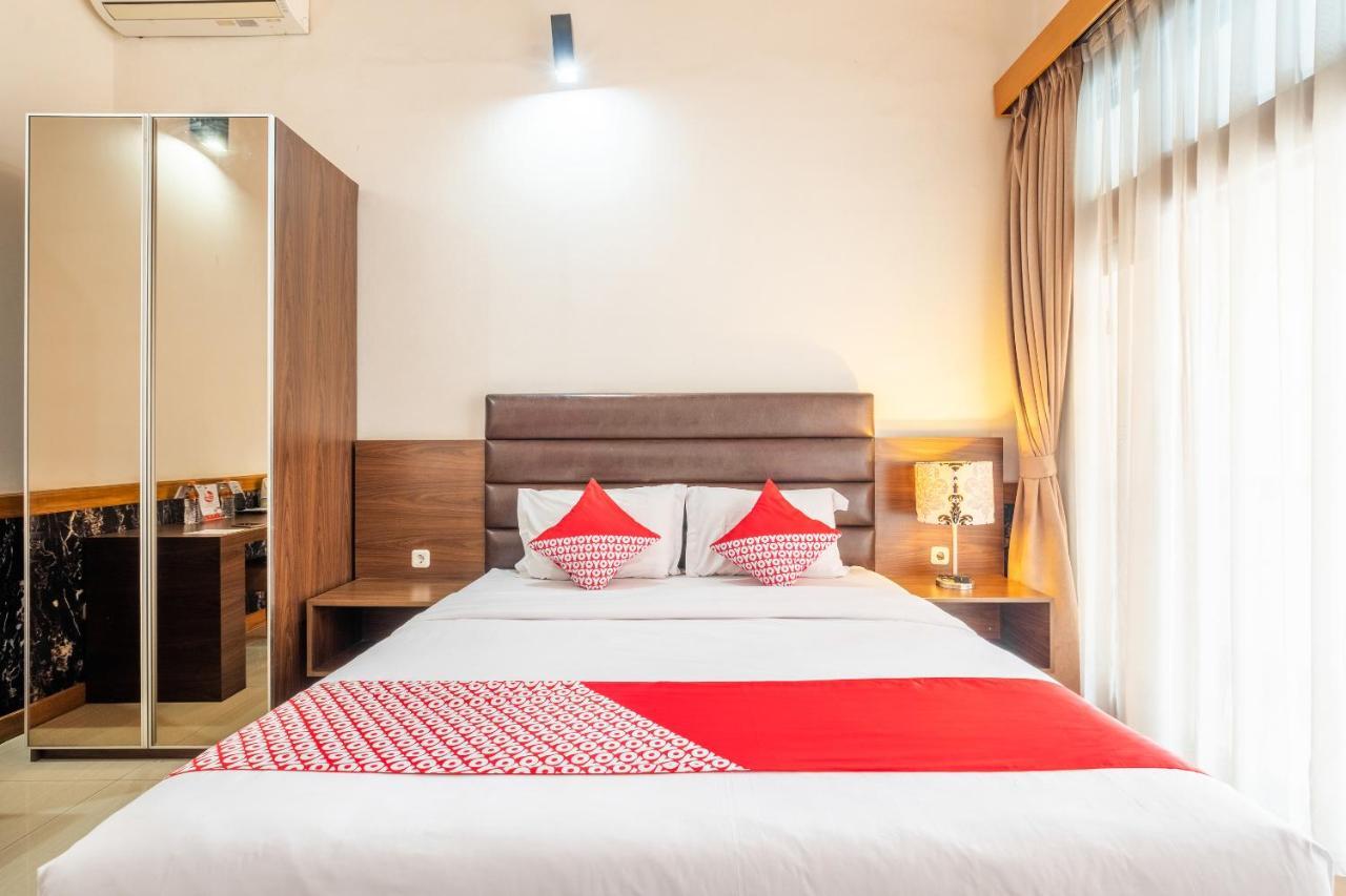 Oyo 1210 Nice Guesthouse Bandung Eksteriør billede