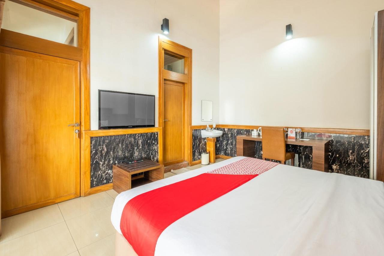 Oyo 1210 Nice Guesthouse Bandung Eksteriør billede