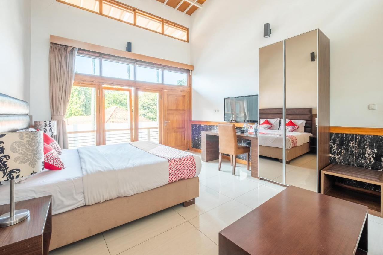 Oyo 1210 Nice Guesthouse Bandung Eksteriør billede